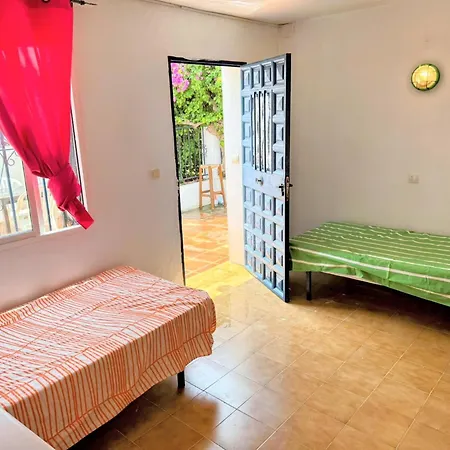 Charming With Pool And Sea View